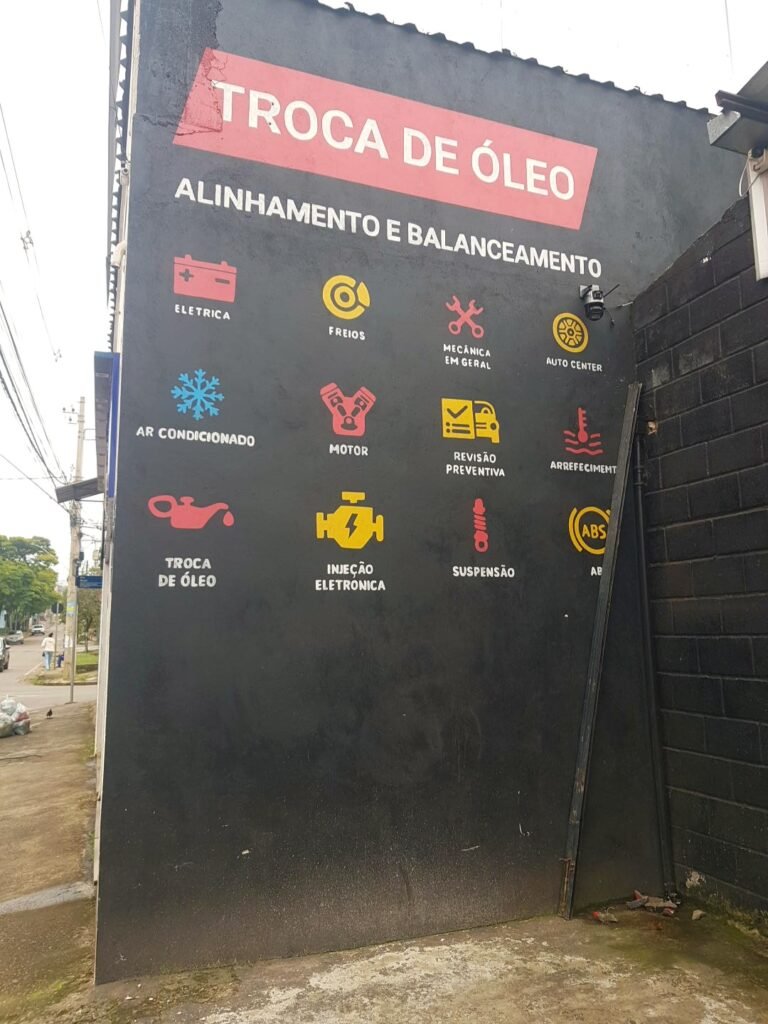 Mural da 040 Motors com serviços de alinhamento, balanceamento, freios, elétrica e mecânica.