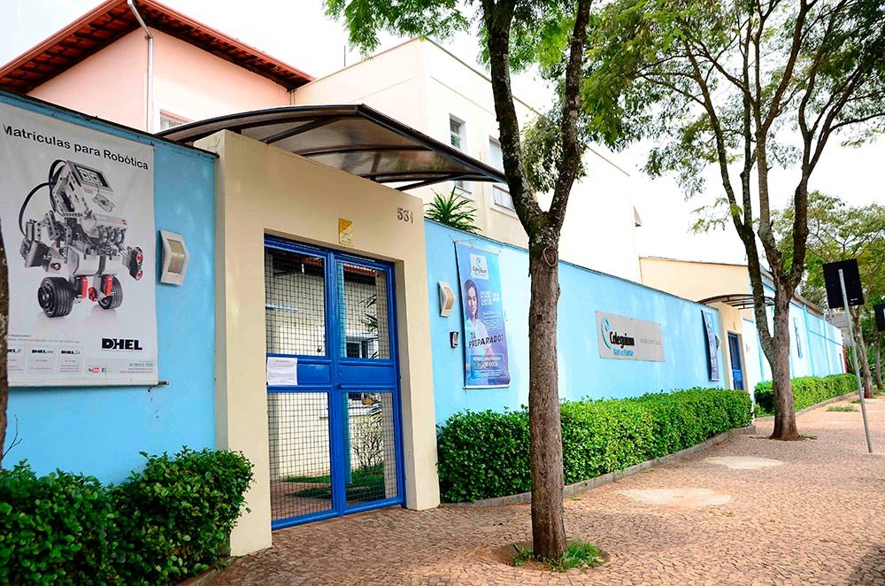 Fachada do Coleguium Jardim Canadá, em Nova Lima.