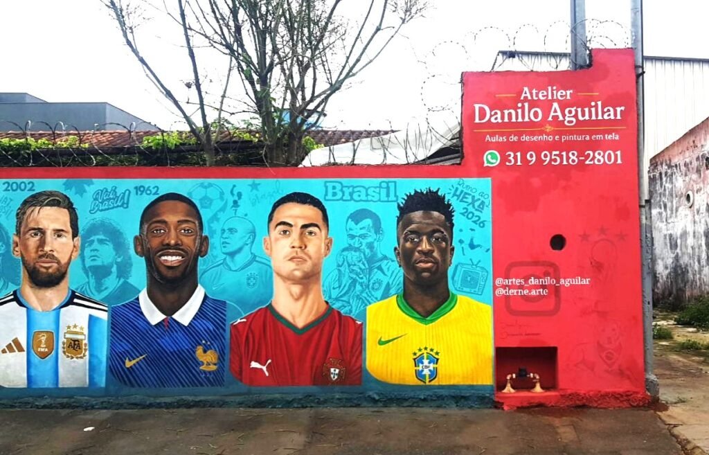 Fachada do Atelier Danilo Aguilar, no Jardim Canadá, com mural artístico e placa de identificação.