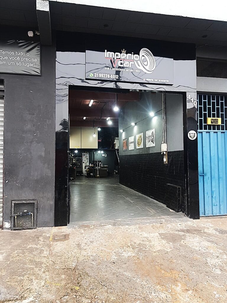 Fachada da Império V Car, no Jardim Canadá, com placa da loja e número 410.