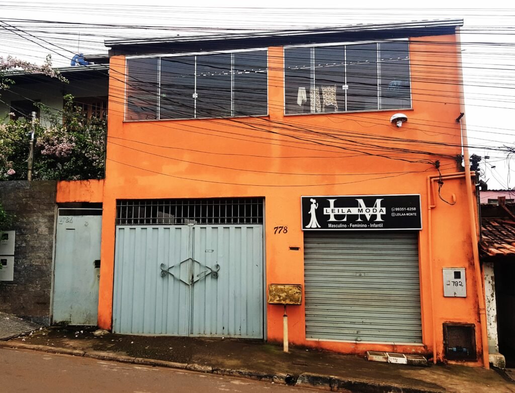 Fachada da Leila Moda, no Jardim Canadá, com placa da loja e número 778.
